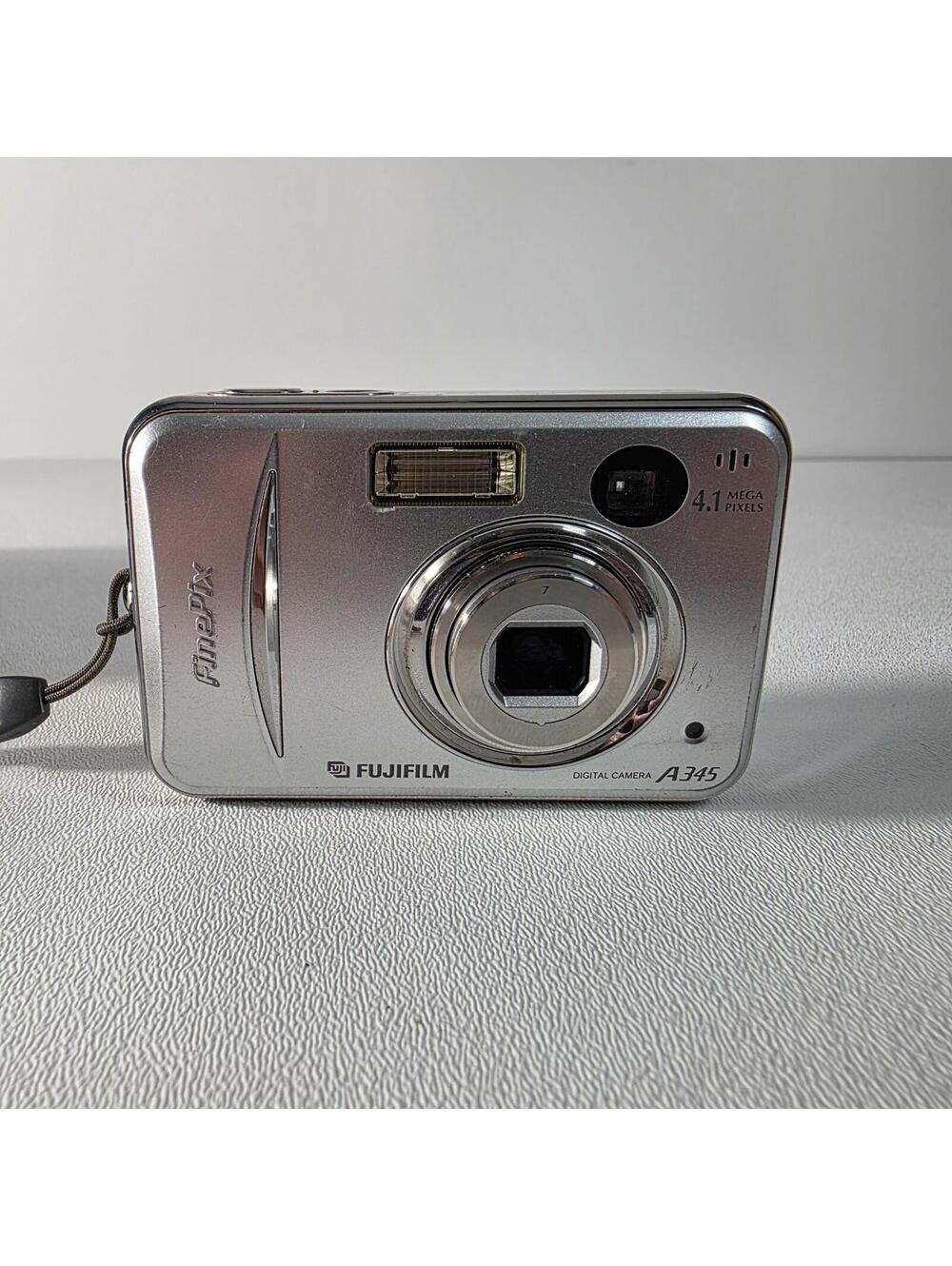 Fuji Fujifilm FinePix A345 4.1 MP Digital Camera w/ 16MB XD Memory Case TESTED